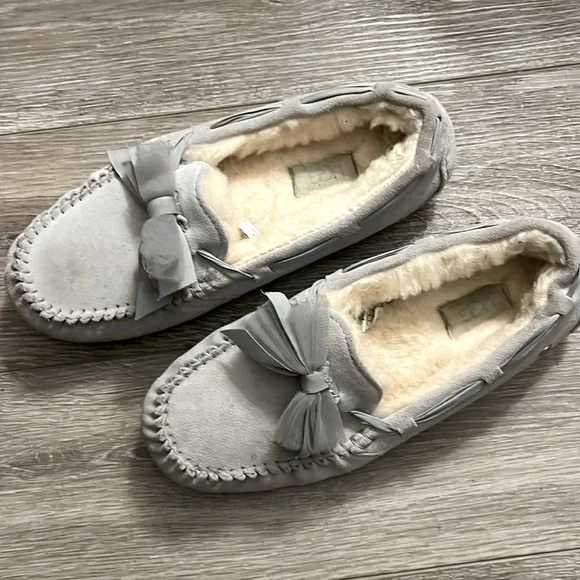 UGG Gray Suede Moccasin Slippers with Bow-Orig $118, great deal for $35! - Picture 2 of 7